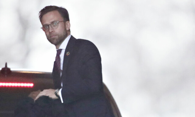 Digi-ministeren slettet Facebook for sju år siden. Nå kreves det større mot